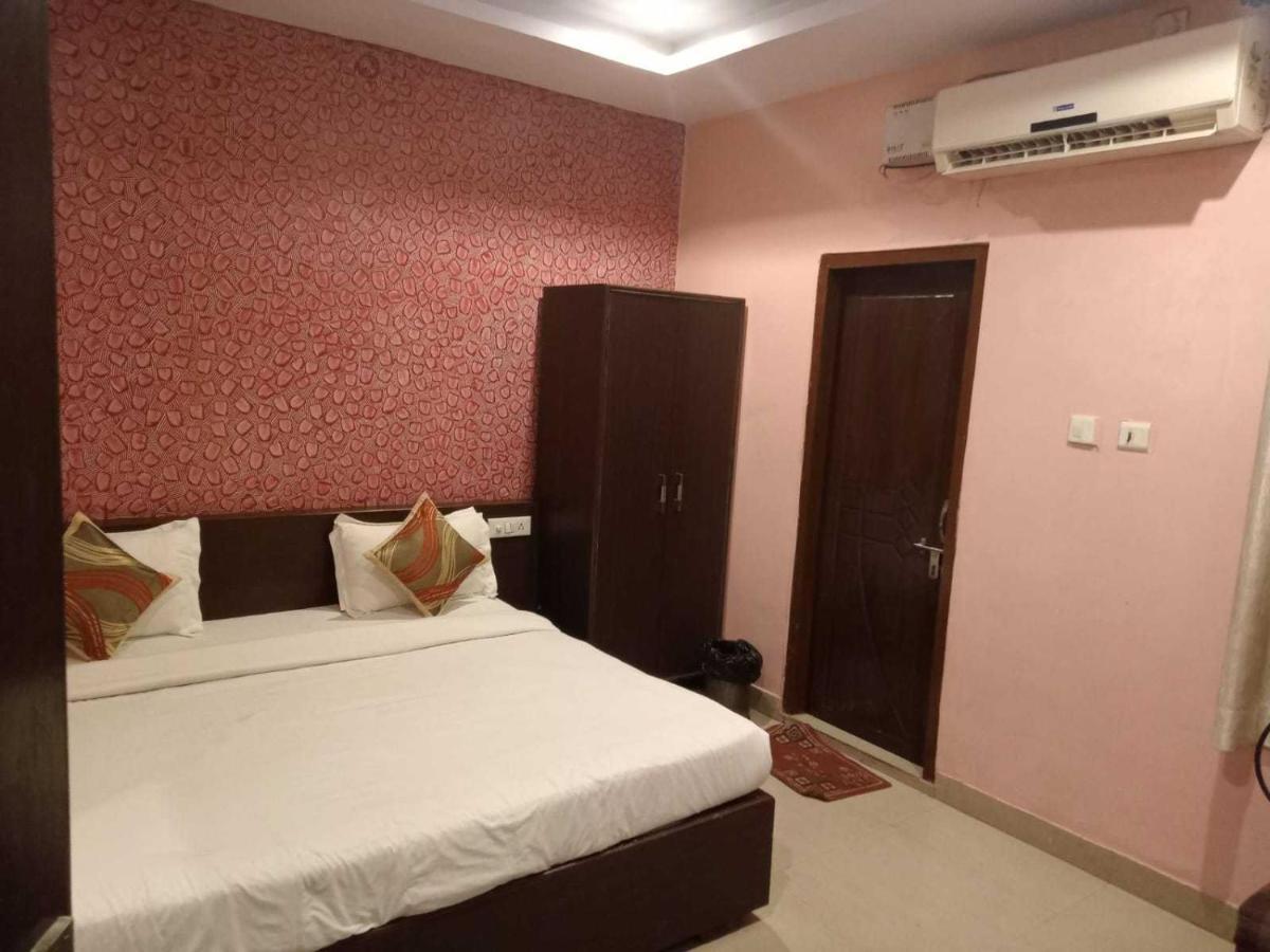 Oyo Flagship 81055 Hotel Barsana Phaphamau Exterior photo